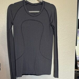 lululemon athletica Black and White Striped Long Sleeve swiftly Top size 8